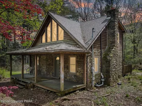 217 Camelback Rd, Tannersville, PA 18372