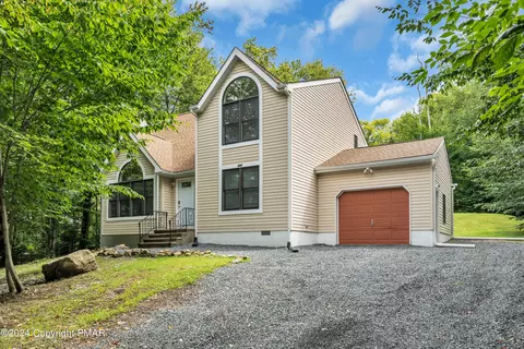 305 Panther Rd, Tobyhanna, PA 18466