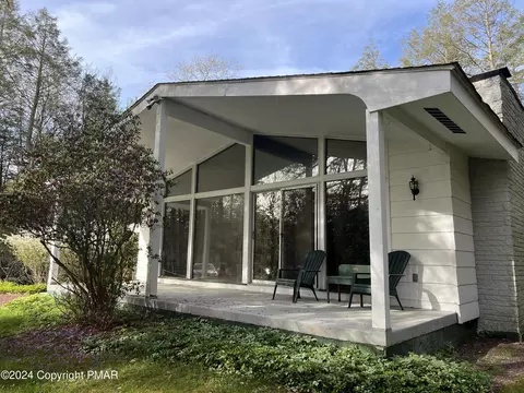 8 Dogwood Ln, Albrightsville, PA 18210