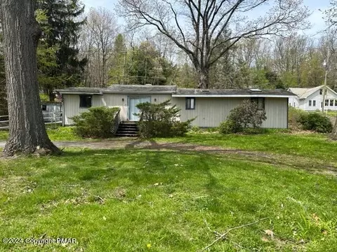 32 Mt Pocono Ct, Mount Pocono, PA 18344