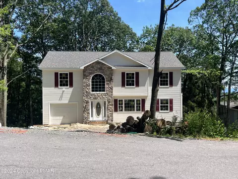 20 Brunswick Dr, Mount Pocono, PA 18344