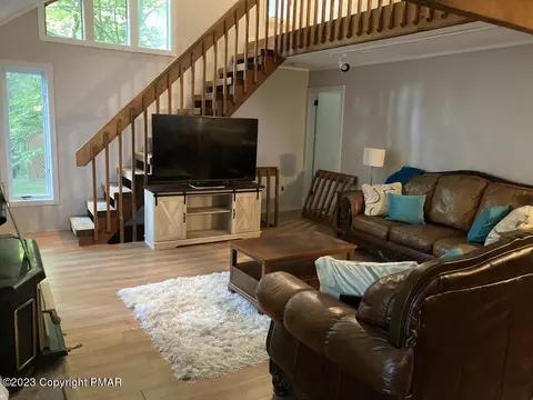 2115 Apley Dr, Bushkill, PA 18324 photo 3