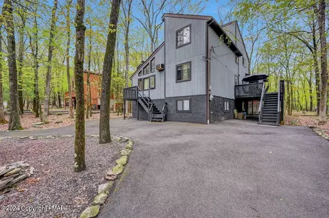 2306 Burntwood Dr, East Stroudsburg, PA 18301