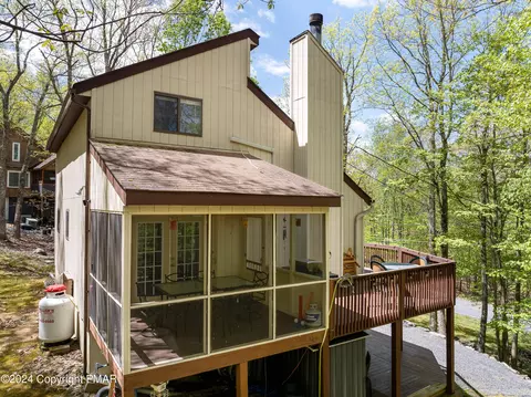 120 Cornwall Pl, Bushkill, PA 18324 photo 2