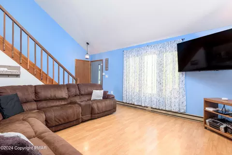 120 Cornwall Pl, Bushkill, PA 18324 photo 4