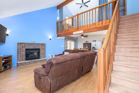 120 Cornwall Pl, Bushkill, PA 18324 photo 3