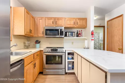 120 Cornwall Pl, Bushkill, PA 18324 photo 8