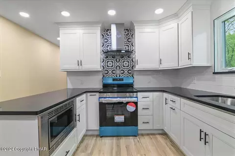171 Davis Cir, Bushkill, PA 18324 photo 8