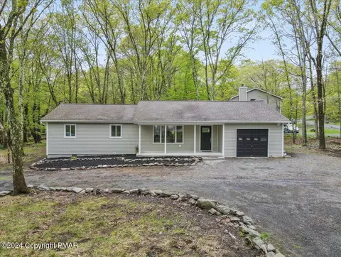 171 Davis Cir, Bushkill, PA 18324 photo 2