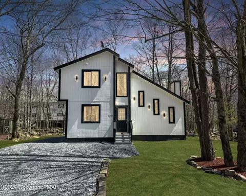 7536 Crestview Dr, Tobyhanna, PA 18466