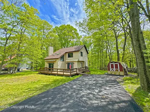 12218 Honeysuckle Dr, East Stroudsburg, PA 18302