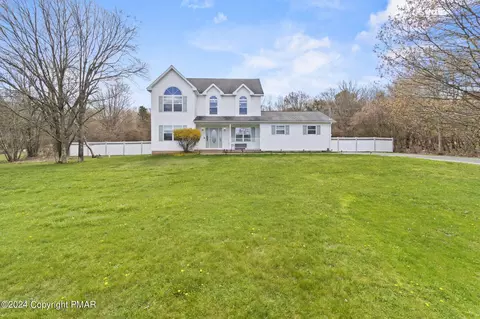 1469 Allegheny Dr, Blakeslee, PA 18610