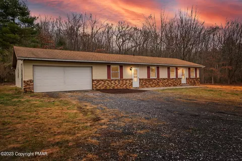 125 Golf View Dr, Kunkletown, PA 18058