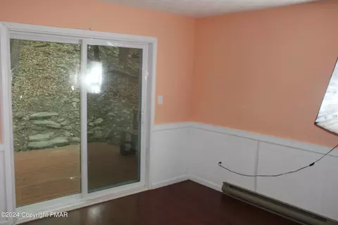 6359 Decker Rd, Bushkill, PA 18324 photo 5