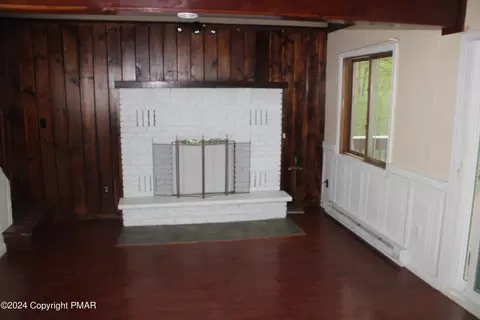 6359 Decker Rd, Bushkill, PA 18324 photo 4