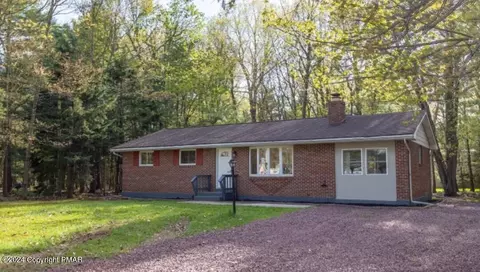 4117 Low Ridge Rd, Pocono Summit, PA 18346