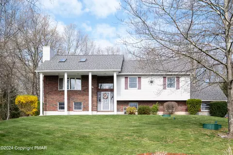 210 Michael Ln, Stroudsburg, PA 18360