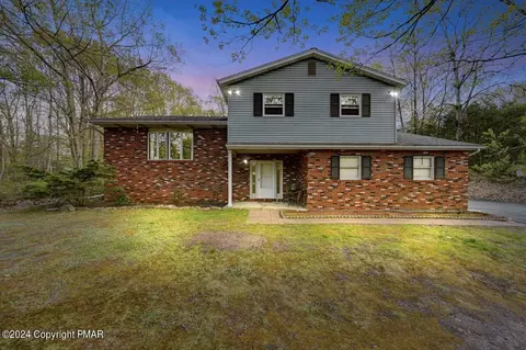 37 Seneca Rd, Mount Pocono, PA 18344