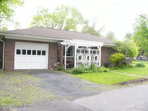 819 Fairview Ave, Stroudsburg, PA 18360