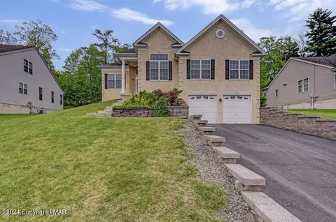 3175 Pine Valley Way, East Stroudsburg, PA 18302