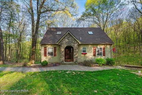124 Foxcroft Dr, Saylorsburg, PA 18353