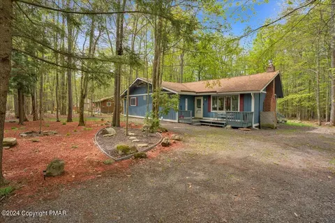 42 S Lehigh River Dr, Clifton Township, PA 18424