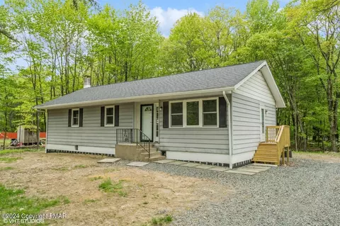 386 Hickory St, Cresco, PA 18326