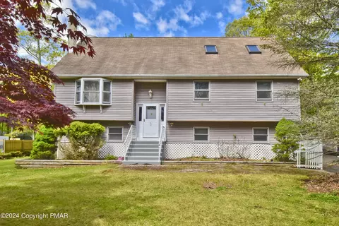 62 Lenape Dr, East Stroudsburg, PA 18302