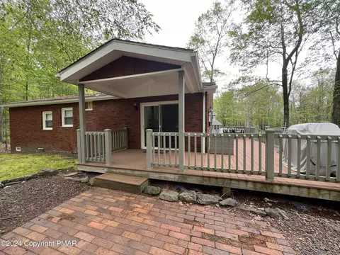 302 Viho Ct, Pocono Lake, PA 18347