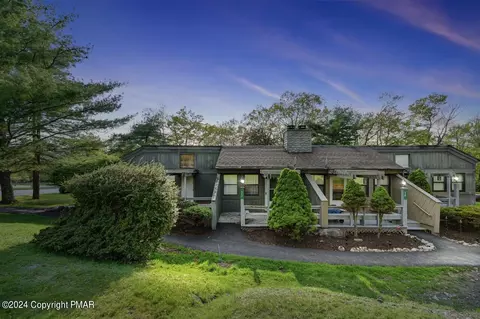 105 Condor Dr, Tamiment, PA 18371