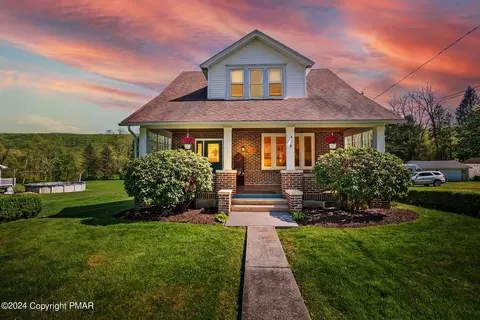 307 W White Bear Dr, Summit Hill, PA 18250