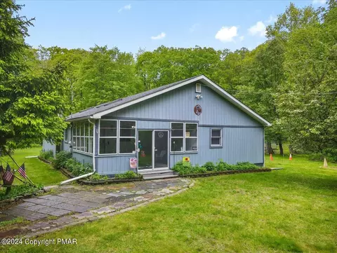 126 Sweet Water Ln, East Stroudsburg, PA 18302