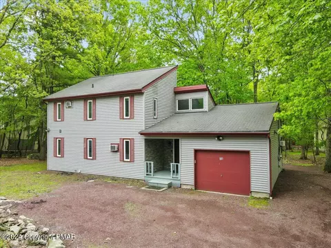 123 Clover Ln, East Stroudsburg, PA 18301