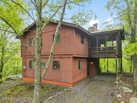 118 Luton Ct, Bushkill, PA 18324