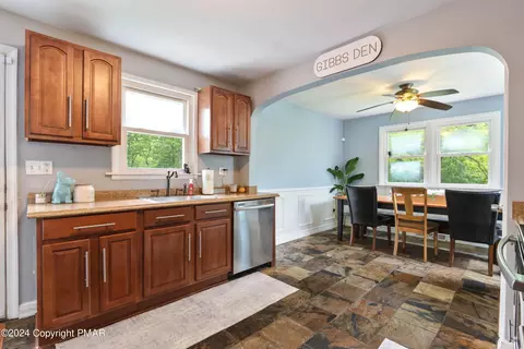 1884 Reading Dr, Bethlehem, PA 18015 photo 13
