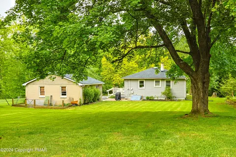 1884 Reading Dr, Bethlehem, PA 18015 photo 2