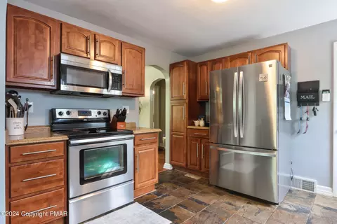 1884 Reading Dr, Bethlehem, PA 18015 photo 15