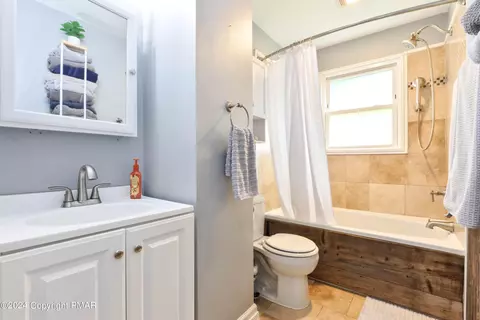 1884 Reading Dr, Bethlehem, PA 18015 photo 20