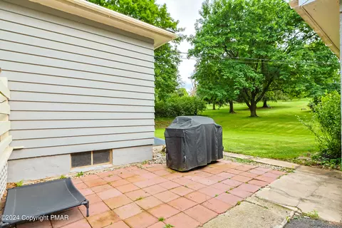 1884 Reading Dr, Bethlehem, PA 18015 photo 25