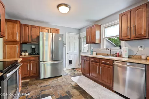 1884 Reading Dr, Bethlehem, PA 18015 photo 14