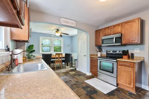 1884 Reading Dr, Bethlehem, PA 18015 photo 16