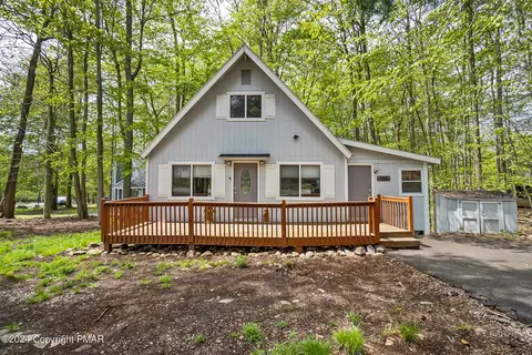 8940 Deerfield Rd, Tobyhanna, PA 18466