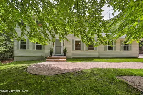 180 Whispering Wood Dr, Palmerton, PA 18071