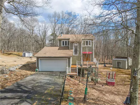 143 Pipher Rd, Bushkill, PA 18324 photo 1