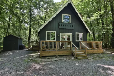 112 Marthas Ln, Pocono Lake, PA 18347
