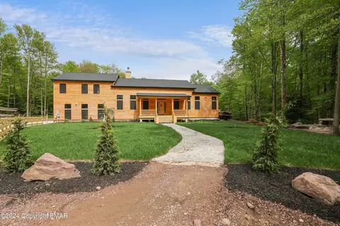 1069 Sandy Valley Rd, White Haven, PA 18661
