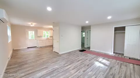 211 Lower Lakeview Dr, Hawley, PA 18428