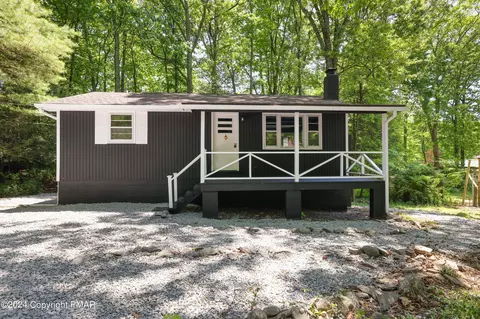 256 Wynding Way, Bushkill, PA 18324