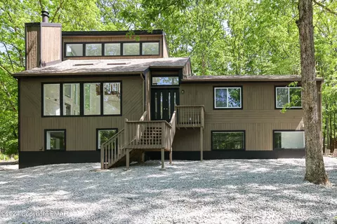 1304 Burnside Ter, East Stroudsburg, PA 18301
