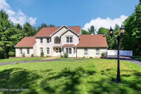135 View Ct, Saylorsburg, PA 18353